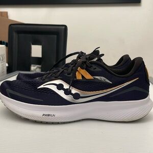 SAUCONY RIVE 15 RUNNING SNEAKERS MENS SIZE 11.5